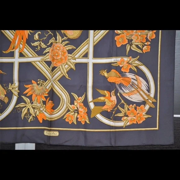 Vintage Hermès Caraïbes Scarf - Picture 5 of 12